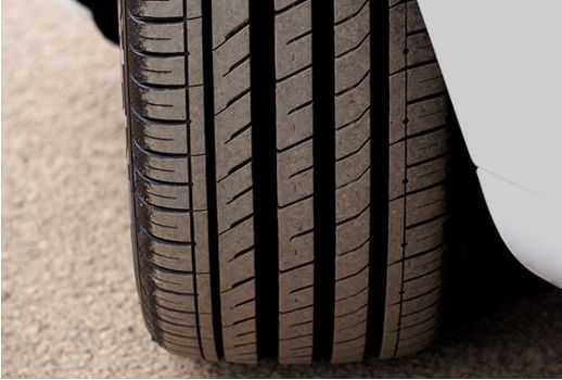 Are tires free from cuts and cracks? Are foreign objects not embedded on tires?